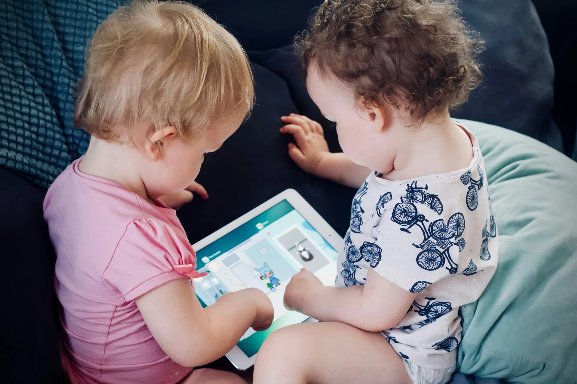 Mi lesz az első generációval, amelynek az egész gyerekkora fent van az interneten?